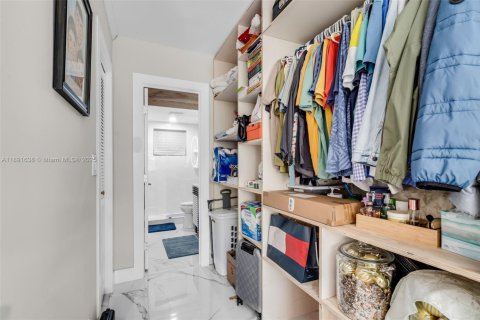 Condominio en venta en Hollywood, Florida, 1 dormitorio, 69.12 m2 № 1947935 - foto 15