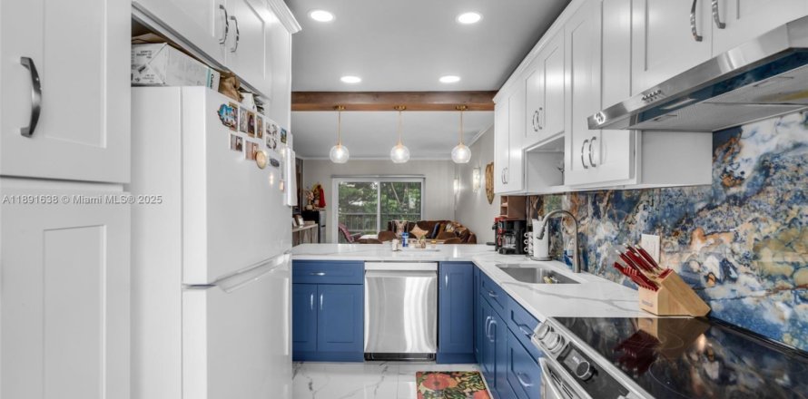 Condominio en Hollywood, Florida, 1 dormitorio № 1947935