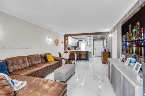 Condominio en venta en Hollywood, Florida, 1 dormitorio, 69.12 m2 № 1947935 - foto 8