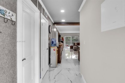 Condominio en venta en Hollywood, Florida, 1 dormitorio, 69.12 m2 № 1947935 - foto 4