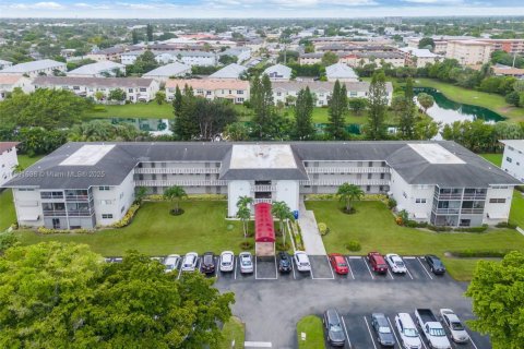 Condominio en venta en Hollywood, Florida, 1 dormitorio, 69.12 m2 № 1947935 - foto 19