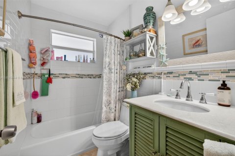 Купить виллу или дом в Форт-Лодердейл, Флорида 3 спальни, 115.94м2, № 1958414 - фото 25