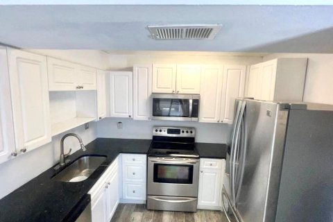Townhouse in Boca Raton, Florida 3 bedrooms, 126.72 sq.m. № 2250483 - photo 3