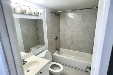 Townhouse in Boca Raton, Florida 3 bedrooms, 126.72 sq.m. № 2250483 - photo 10