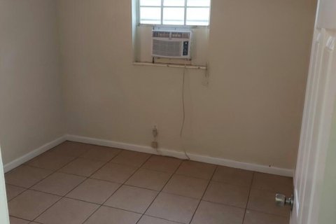 Commercial property in Opa-locka, Florida 133.78 sq.m. № 2172151 - photo 4