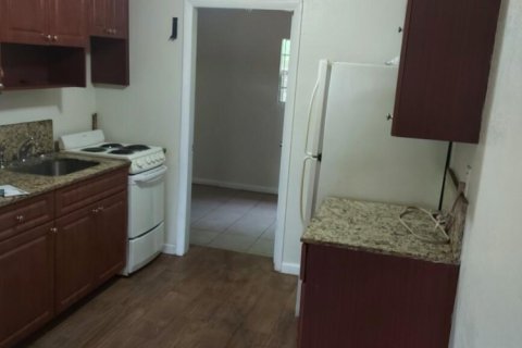 Commercial property in Opa-locka, Florida 133.78 sq.m. № 2172151 - photo 2