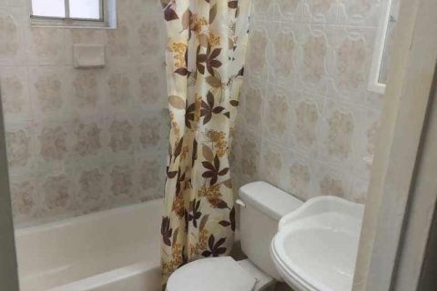 Commercial property in Opa-locka, Florida 133.78 sq.m. № 2172151 - photo 3