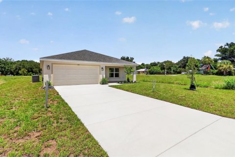 House in Lake Wales, Florida 3 bedrooms, 142.79 sq.m. № 2396188 - photo 2