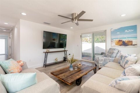 Casa en venta en Holmes Beach, Florida, 4 dormitorios, 189.24 m2 № 2239959 - foto 11