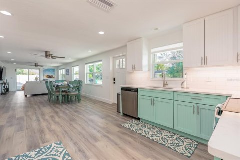 Casa en venta en Holmes Beach, Florida, 4 dormitorios, 189.24 m2 № 2239959 - foto 6