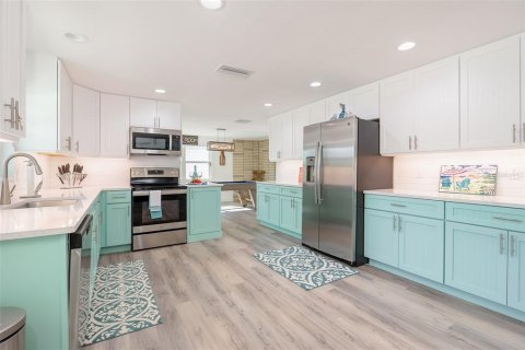 Casa en venta en Holmes Beach, Florida, 4 dormitorios, 189.24 m2 № 2239959 - foto 4