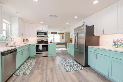 Casa en venta en Holmes Beach, Florida, 4 dormitorios, 189.24 m2 № 2239959 - foto 5