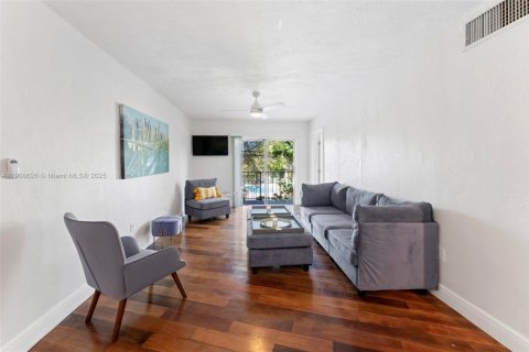 Copropriété à louer à North Miami, Floride: 2 chambres, 78.6 m2 № 1964353 - photo 1