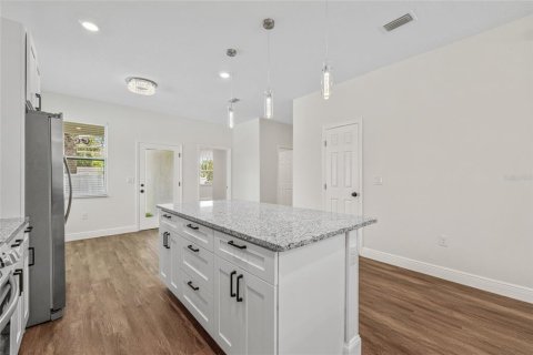 House in Tampa, Florida 3 bedrooms, 147.9 sq.m. № 1827180 - photo 18