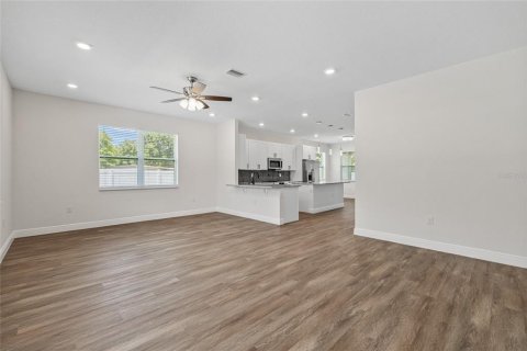 House in Tampa, Florida 3 bedrooms, 147.9 sq.m. № 1827180 - photo 10