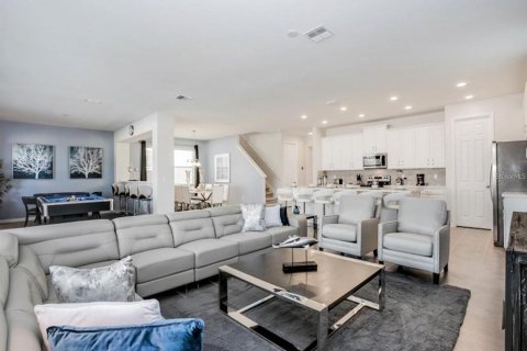 Casa en venta en Kissimmee, Florida, 9 dormitorios, 405.33 m2 № 1769644 - foto 12