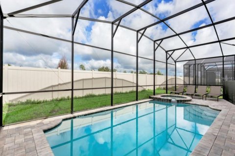 Casa en venta en Kissimmee, Florida, 9 dormitorios, 405.33 m2 № 1769644 - foto 2