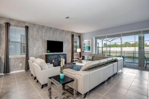 Casa en venta en Kissimmee, Florida, 9 dormitorios, 405.33 m2 № 1769644 - foto 9