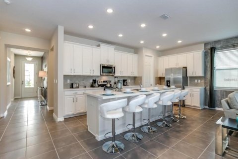 Casa en venta en Kissimmee, Florida, 9 dormitorios, 405.33 m2 № 1769644 - foto 7