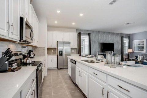 Casa en venta en Kissimmee, Florida, 9 dormitorios, 405.33 m2 № 1769644 - foto 8