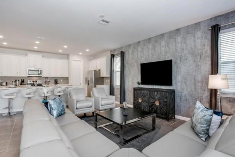 Casa en venta en Kissimmee, Florida, 9 dormitorios, 405.33 m2 № 1769644 - foto 11