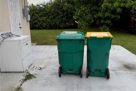 Casa en alquiler en Port Charlotte, Florida, 2 dormitorios, 71.35 m2 № 1915837 - foto 3