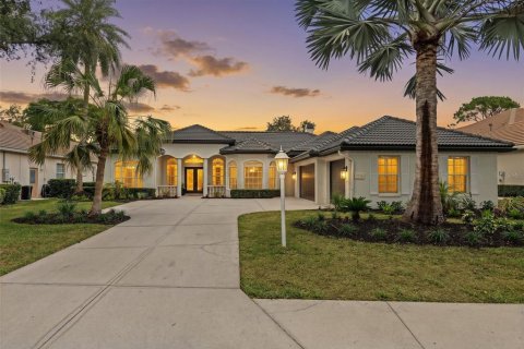 House in University Park, Florida 3 bedrooms, 215.16 sq.m. № 2221447 - photo 2