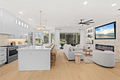 House in University Park, Florida 3 bedrooms, 215.16 sq.m. № 2221447 - photo 12