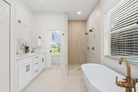 House in University Park, Florida 3 bedrooms, 215.16 sq.m. № 2221447 - photo 23