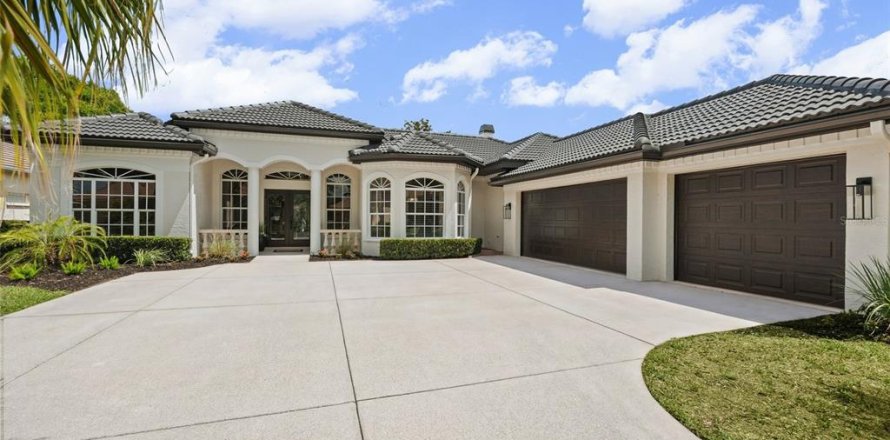 House in University Park, Florida 3 bedrooms, 215.16 sq.m. № 2221447