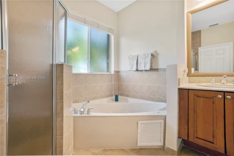 Casa en venta en Cutler Bay, Florida, 4 dormitorios, 272.58 m2 № 1982606 - foto 18