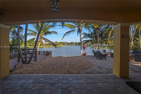 Casa en venta en Cutler Bay, Florida, 4 dormitorios, 272.58 m2 № 1982606 - foto 30