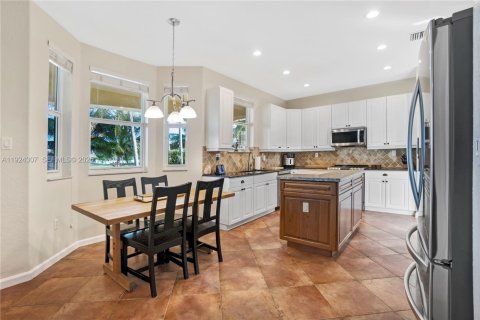 Casa en venta en Cutler Bay, Florida, 4 dormitorios, 272.58 m2 № 1982606 - foto 7