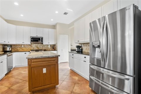 Casa en venta en Cutler Bay, Florida, 4 dormitorios, 272.58 m2 № 1982606 - foto 9