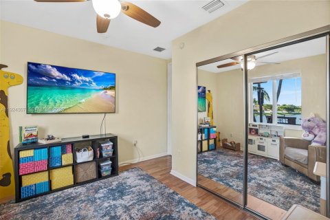 Casa en venta en Cutler Bay, Florida, 4 dormitorios, 272.58 m2 № 1982606 - foto 27