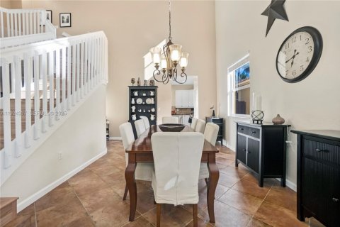 Casa en venta en Cutler Bay, Florida, 4 dormitorios, 272.58 m2 № 1982606 - foto 5