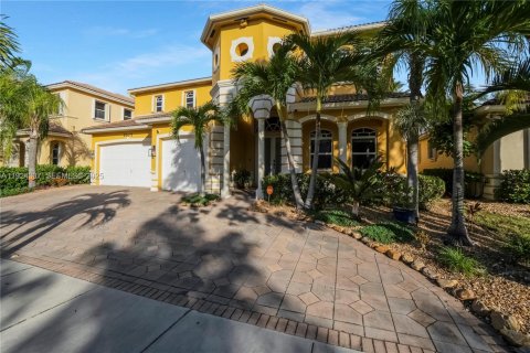 Casa en venta en Cutler Bay, Florida, 4 dormitorios, 272.58 m2 № 1982606 - foto 1
