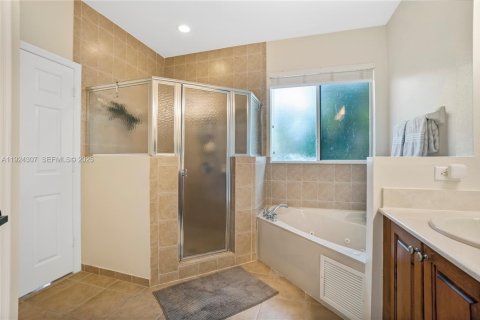 Casa en venta en Cutler Bay, Florida, 4 dormitorios, 272.58 m2 № 1982606 - foto 19