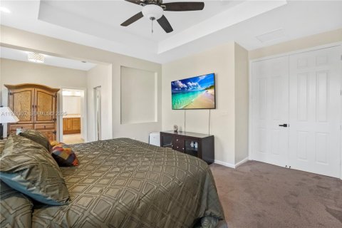 Casa en venta en Cutler Bay, Florida, 4 dormitorios, 272.58 m2 № 1982606 - foto 15