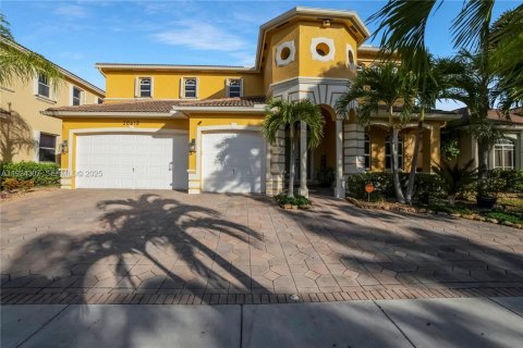 Casa en venta en Cutler Bay, Florida, 4 dormitorios, 272.58 m2 № 1982606 - foto 2