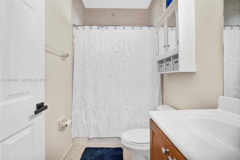 Casa en venta en Cutler Bay, Florida, 4 dormitorios, 272.58 m2 № 1982606 - foto 25