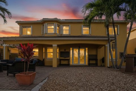 Casa en venta en Cutler Bay, Florida, 4 dormitorios, 272.58 m2 № 1982606 - foto 3