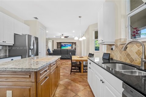 Casa en venta en Cutler Bay, Florida, 4 dormitorios, 272.58 m2 № 1982606 - foto 11