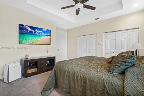 Casa en venta en Cutler Bay, Florida, 4 dormitorios, 272.58 m2 № 1982606 - foto 16