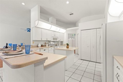 Villa ou maison à vendre à New Port Richey, Floride: 4 chambres, 227.24 m2 № 2138365 - photo 15