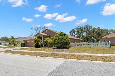 Villa ou maison à vendre à New Port Richey, Floride: 4 chambres, 227.24 m2 № 2138365 - photo 3