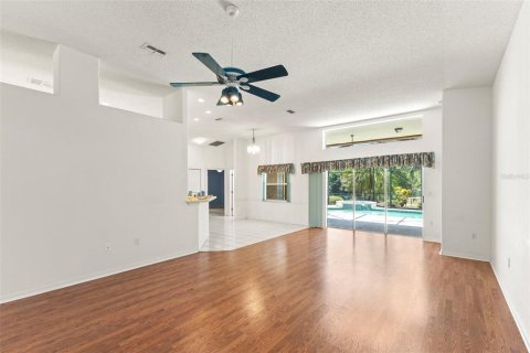 Villa ou maison à vendre à New Port Richey, Floride: 4 chambres, 227.24 m2 № 2138365 - photo 22