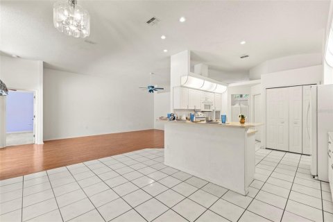 Villa ou maison à vendre à New Port Richey, Floride: 4 chambres, 227.24 m2 № 2138365 - photo 13
