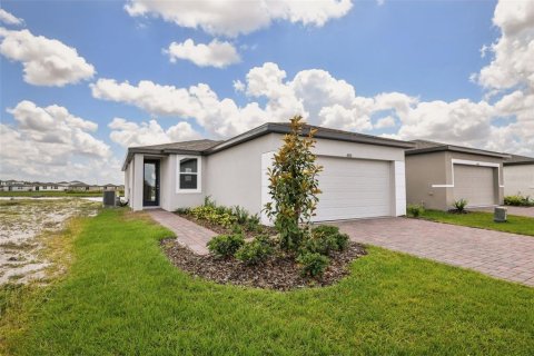 Villa ou maison à vendre à Poinciana, Floride: 3 chambres, 117.89 m2 № 1578238 - photo 2