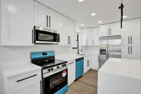 Casa en venta en Hollywood, Florida, 3 dormitorios, 107.67 m2 № 1974055 - foto 9